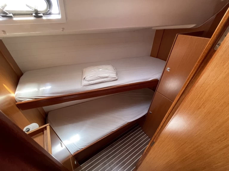 Uthyrning Segelbåt  Bavaria med en båtlicens 