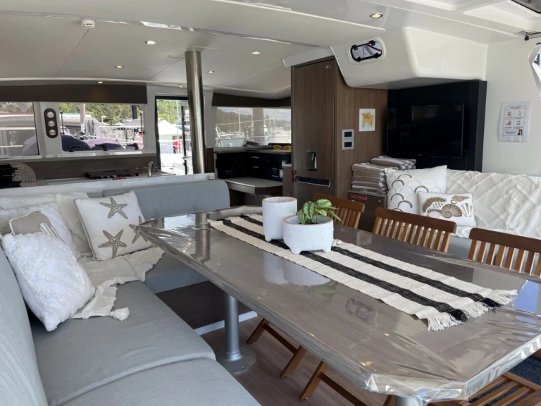 Yacht charter Airlie Beach billig Bali 4.2