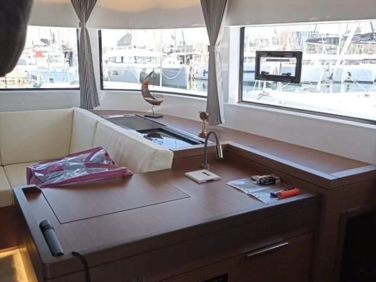 Båtuthyrning Lagoon Lagoon 50 i Alimos på Samboat 