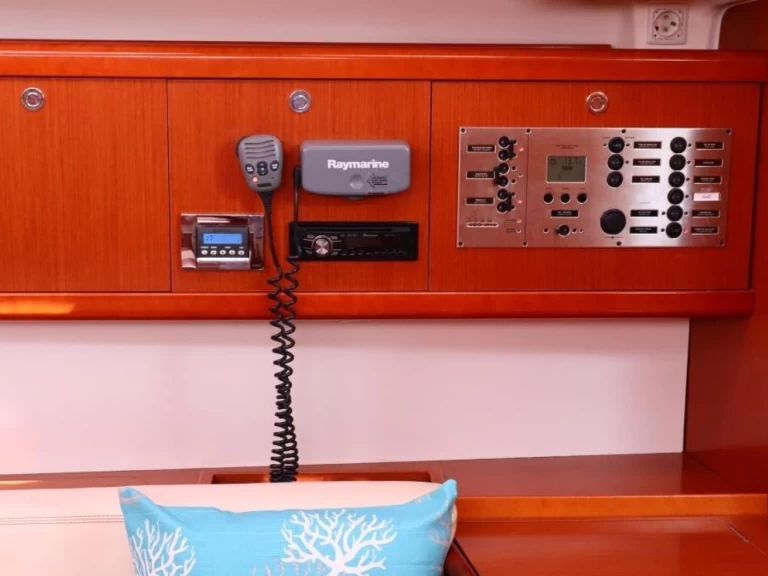 Hyra Segelbåt  med eller utan skeppare Bénéteau Alimos 