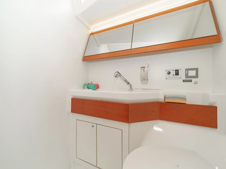 Hyra Segelbåt  med eller utan skeppare Bénéteau Alimos 