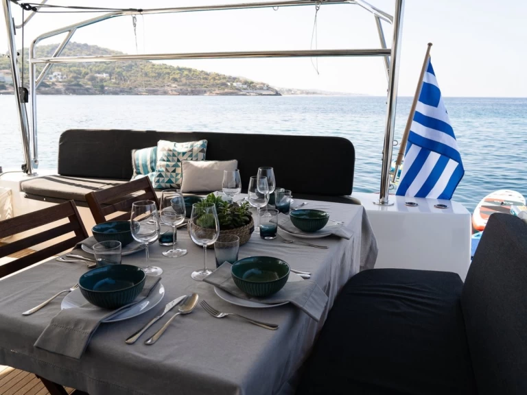 Hyra Katamaran  med eller utan skeppare Lagoon Piraeus 