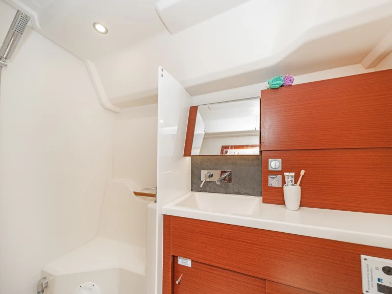 Uthyrning Segelbåt  Hanse med en båtlicens 