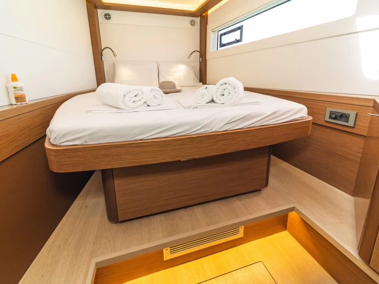 Lagoon Lagoon 46 charter bareboat eller skeppad i Lavrio