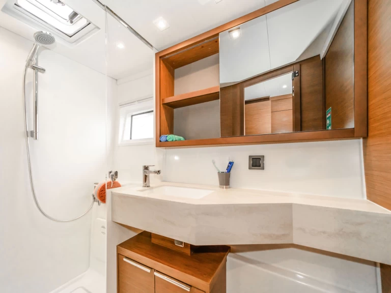 Uthyrning Katamaran  Lagoon med en båtlicens 