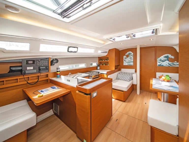 Hyra Segelbåt  med eller utan skeppare Jeanneau Kos  