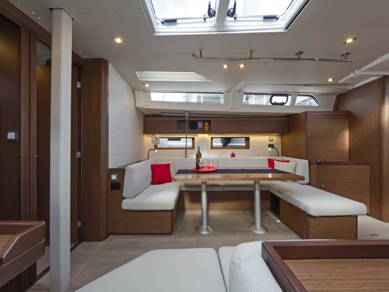 Uthyrning Segelbåt  Bénéteau med en båtlicens 