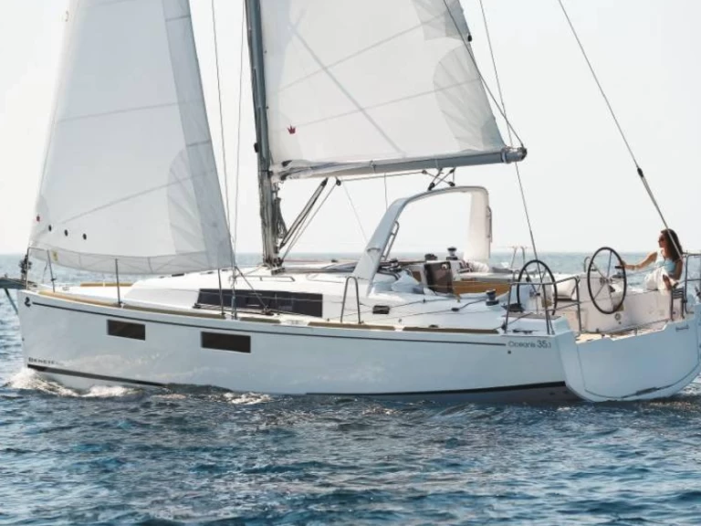 Yacht charter Toulon billig OCEANIS 35.1 MALILU