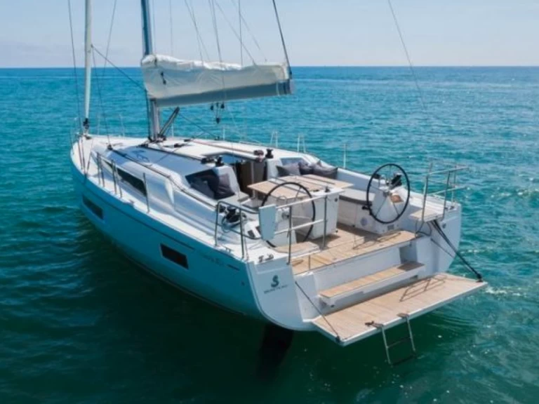 Hyr en Bénéteau OCEANIS 40.1 POLEMAS Toulon 