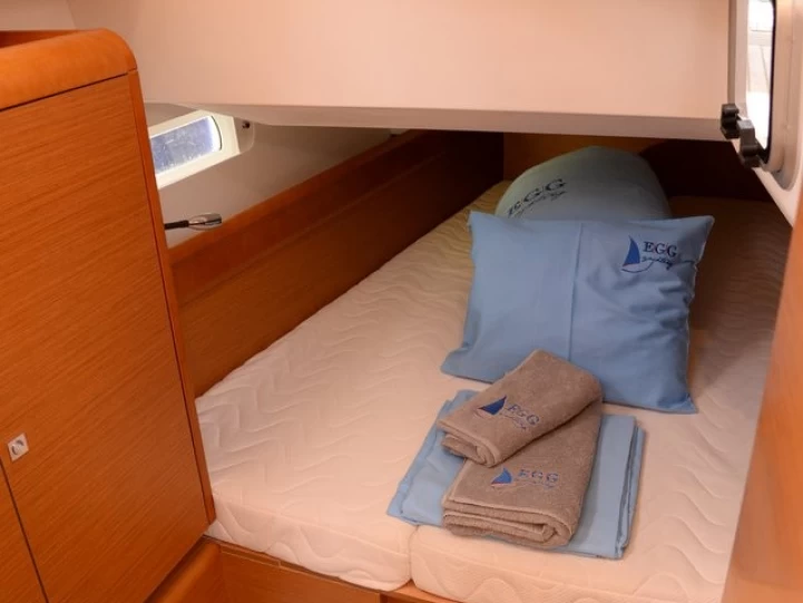 Jeanneau Sun Odyssey 419 charter bareboat eller skeppad i Gocek