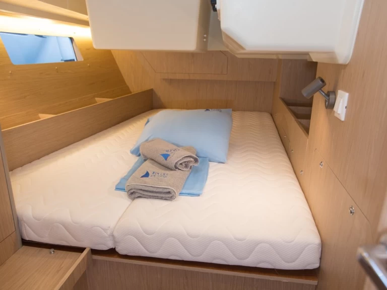 Uthyrning Segelbåt  Bénéteau med en båtlicens 