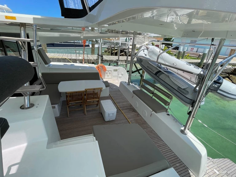 Lagoon Lagoon 42 charter bareboat eller skeppad i Road Town