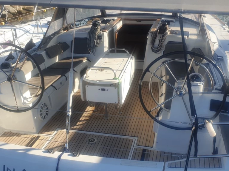 Jeanneau Sun Odyssey 519 charter bareboat eller skeppad i Tropea