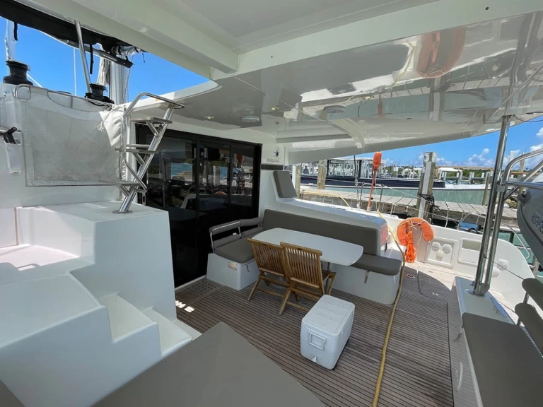 Katamaran  för uthyrning Elliniko  till det bästa priset 