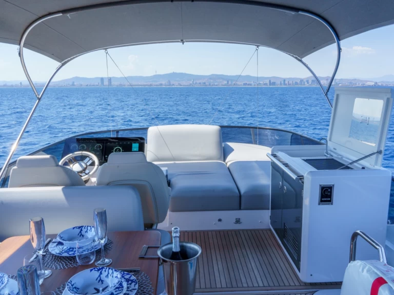 Yacht charter Barcelona billig Azimut 53 Fly