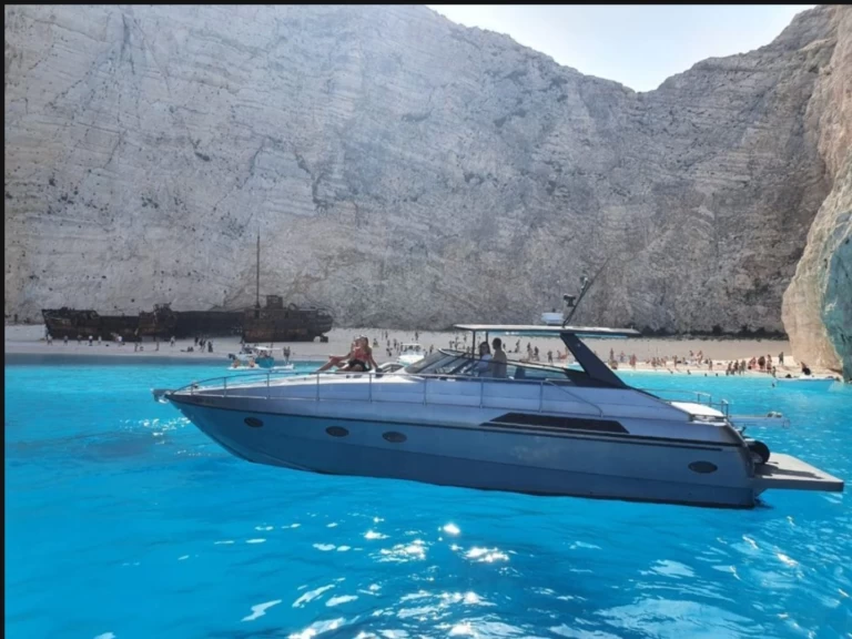 Pershing Pershing 40 charter bareboat eller skeppad i Ornós