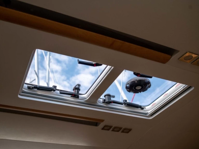 Jeanneau Sun Odyssey 449 charter bareboat eller skeppad i Alimos