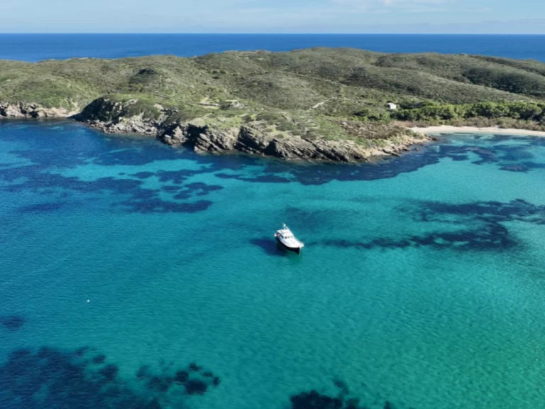 Menorquin-Yachts 180 charter bareboat eller skeppad i Cala Llonga