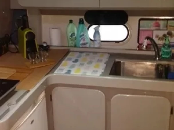 Ferretti 34 charter bareboat eller skeppad i Cannes