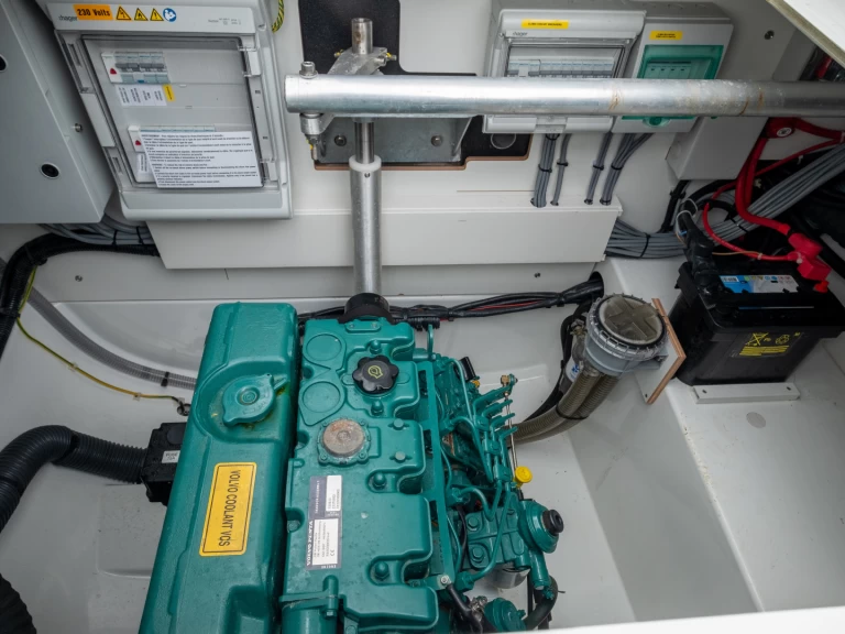 Fountaine Pajot Astrea 42 charter bareboat eller skeppad i Lefkáda