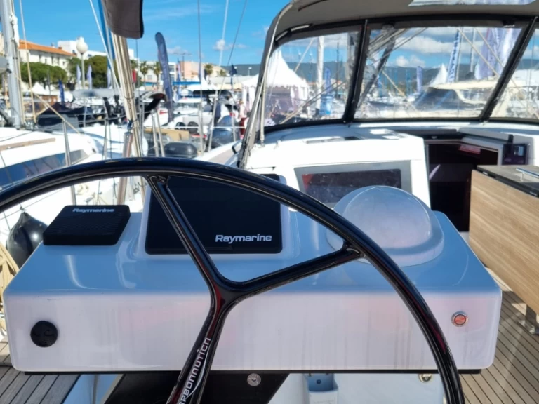 Yacht charter Marseille billig Dufour 470