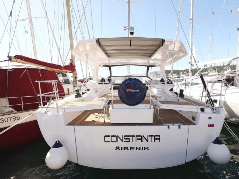 Yacht charter Pirovac billig Hanse 588