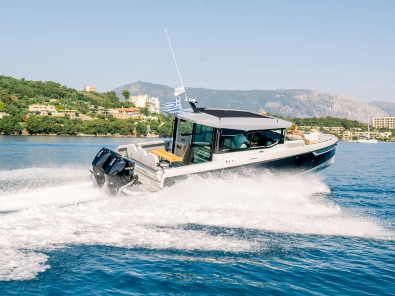 Hyra Motorbåt  med eller utan skeppare Saxdor Gouvia 