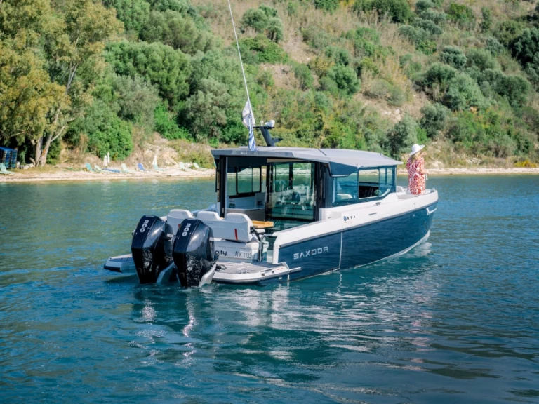 Saxdor Saxdor 320 GTC charter bareboat eller skeppad i Gouvia