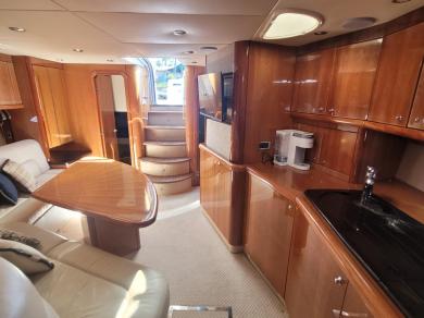 Sunseeker Portofino 53 charter bareboat eller skeppad i Marina Botafoch