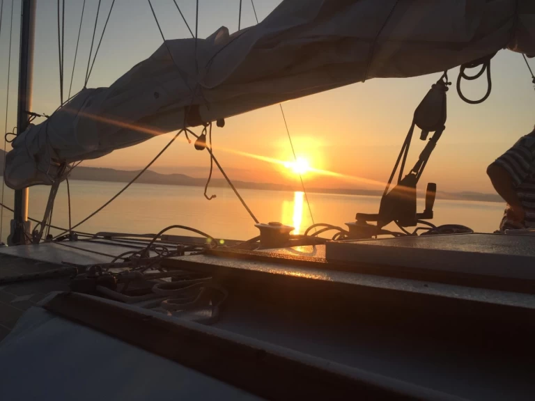 Cantieri Bove Bovecat 9.95 charter bareboat eller skeppad i Trevignano Romano