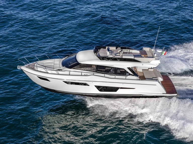 Yacht charter Podstrana billig Ferretti Yachts 500