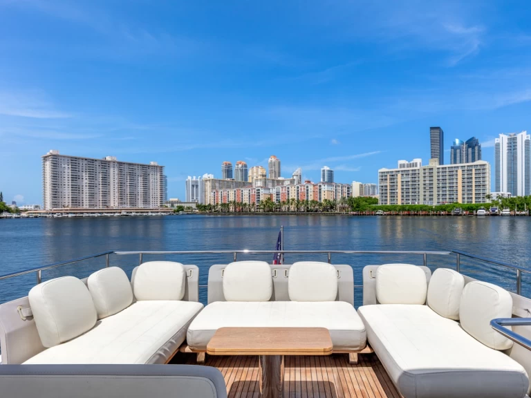 Hyr en Azimut Azimut 66 Miami  