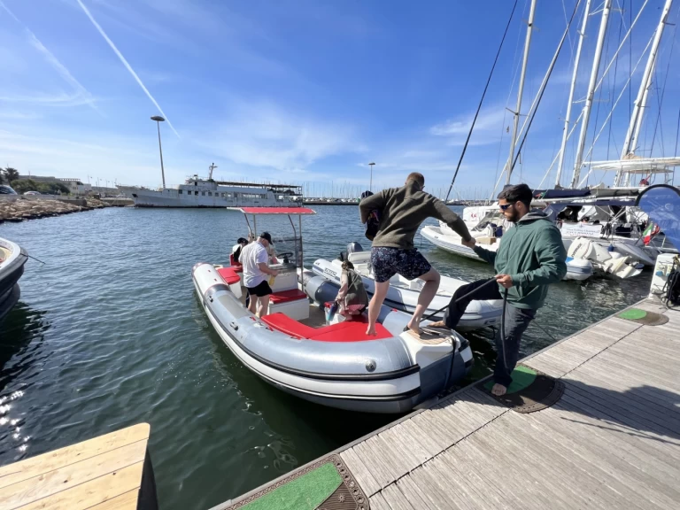 Lomac Lomac 800 IN charter bareboat eller skeppad i Cagliari