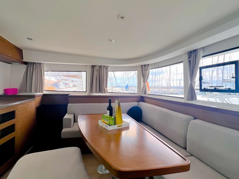 Lagoon Lagoon 42 charter bareboat eller skeppad i Kaštela