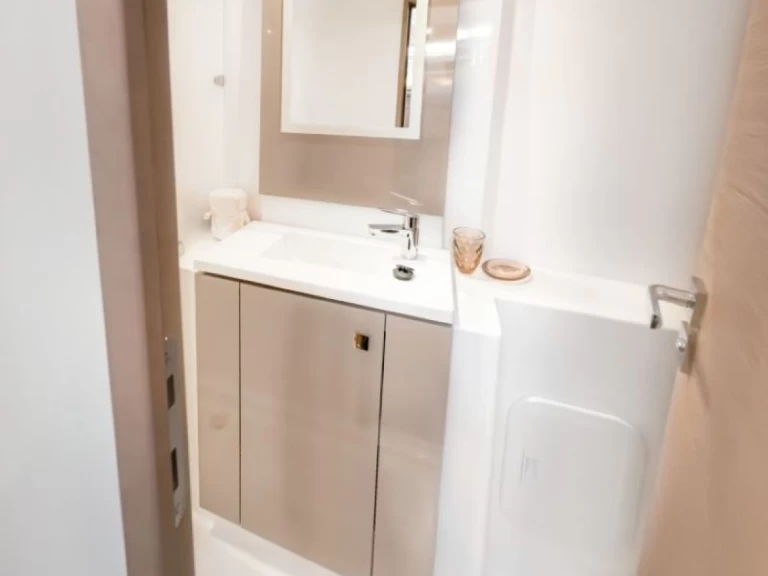 Uthyrning Katamaran  Fountaine Pajot med en båtlicens 