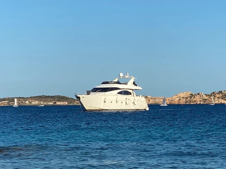Azimut 70 Seajet charter bareboat eller skeppad i Palma de Mallorca