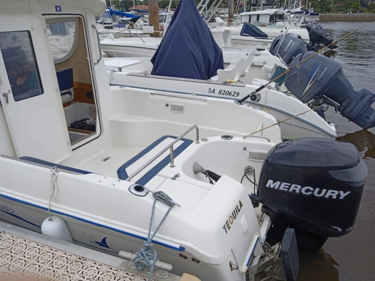 Uthyrning Motorbåt  Quicksilver med en båtlicens 