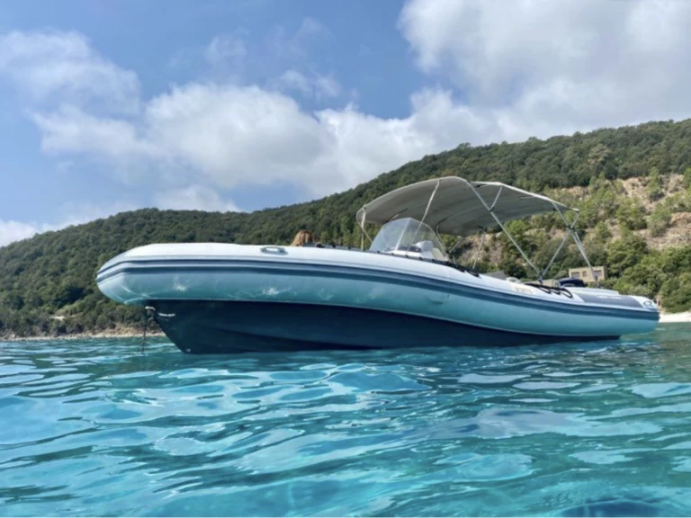 RIB för uthyrning Porto-Vecchio till det bästa priset 