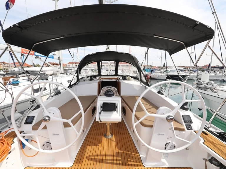 Hyra Segelbåt  med eller utan skeppare Bavaria Pirovac 