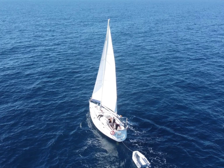 Bavaria Bavaria 36 charter bareboat eller skeppad i Mahon Port