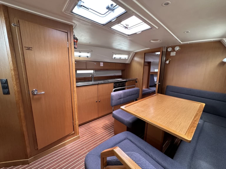 Bavaria Cruiser 40 charter bareboat eller skeppad i Preveza