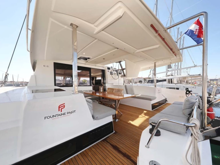 Båtuthyrning Fountaine Pajot Lucia 40 i Pula  på Samboat 