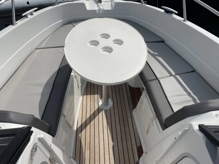 Hyr en Jeanneau Cap Camarat 6.5 BR Serie 2 Grand Piquey 