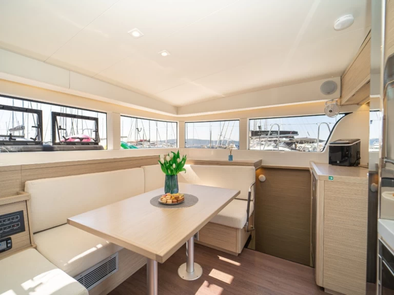 Katamaran  för uthyrning Kaštela till det bästa priset 