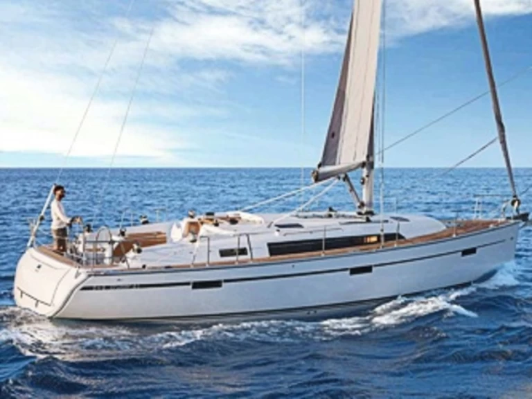 Bavaria Cruiser 41 charter bareboat eller skeppad i Stockholm