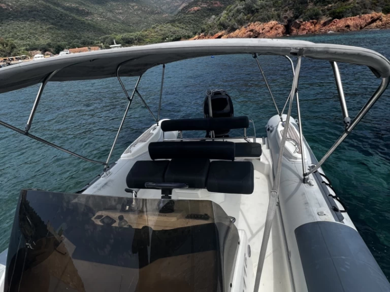Kelt Sea Hawk 265 charter bareboat eller skeppad i Porto-Vecchio