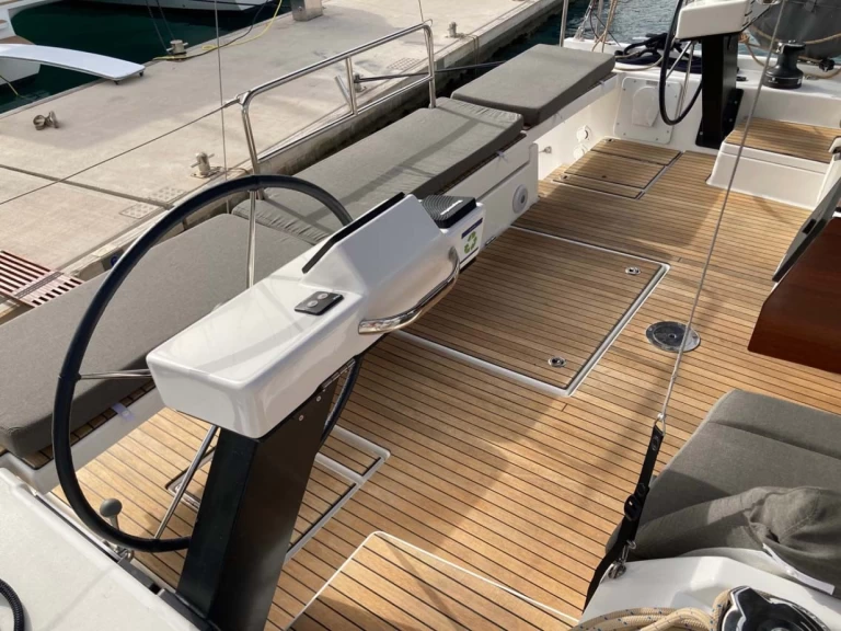 Hyra Segelbåt  med eller utan skeppare Dufour Trogir  