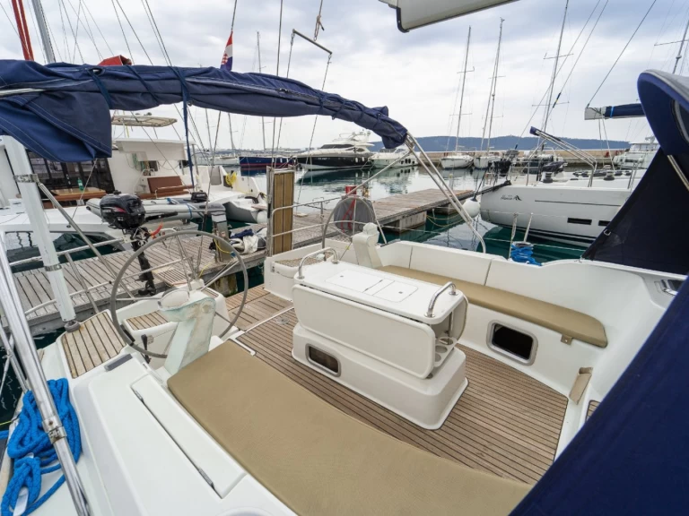 Segelbåt  för uthyrning Kaštela till det bästa priset 