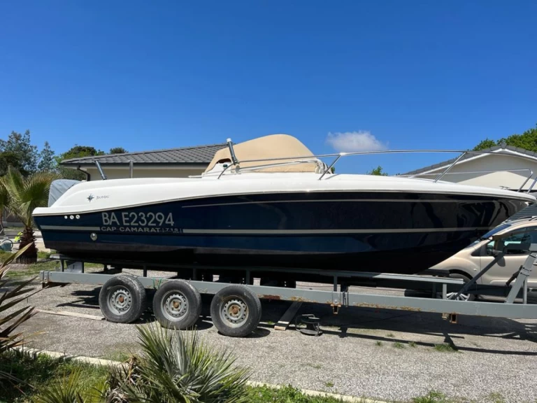 Jeanneau Cap Camarat 7.15 WA charter bareboat eller skeppad i Lège-Cap-Ferret