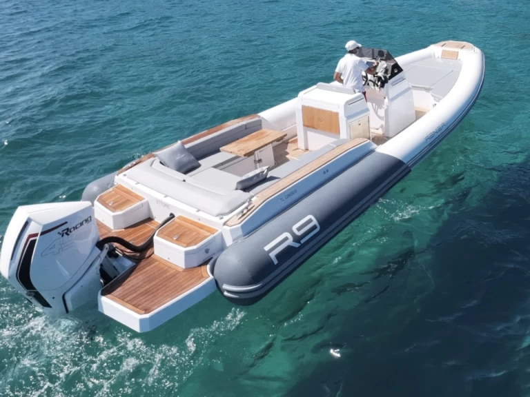 Renier Renier R9 Tourer charter bareboat eller skeppad i Le Lavandou